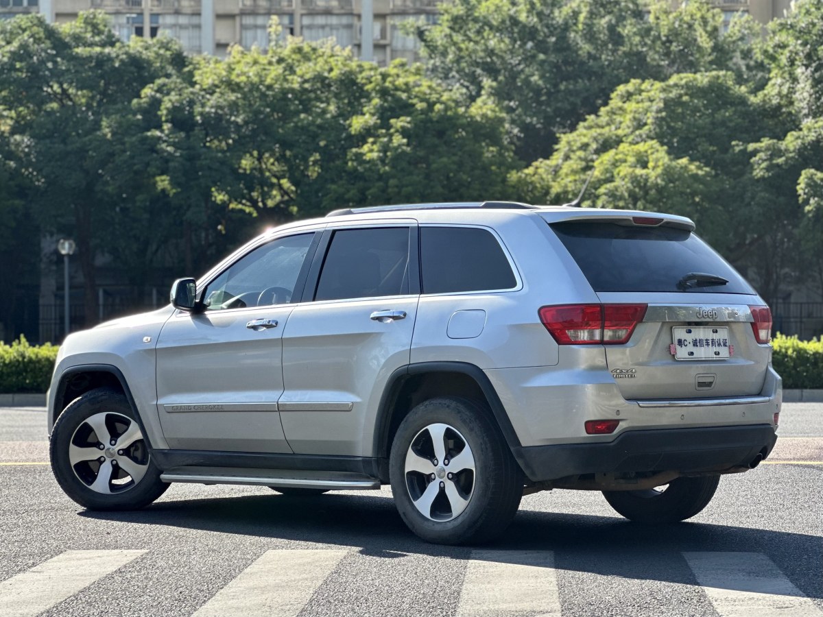 Jeep 大切諾基  2011款 改款 3.6L 豪華導(dǎo)航版圖片