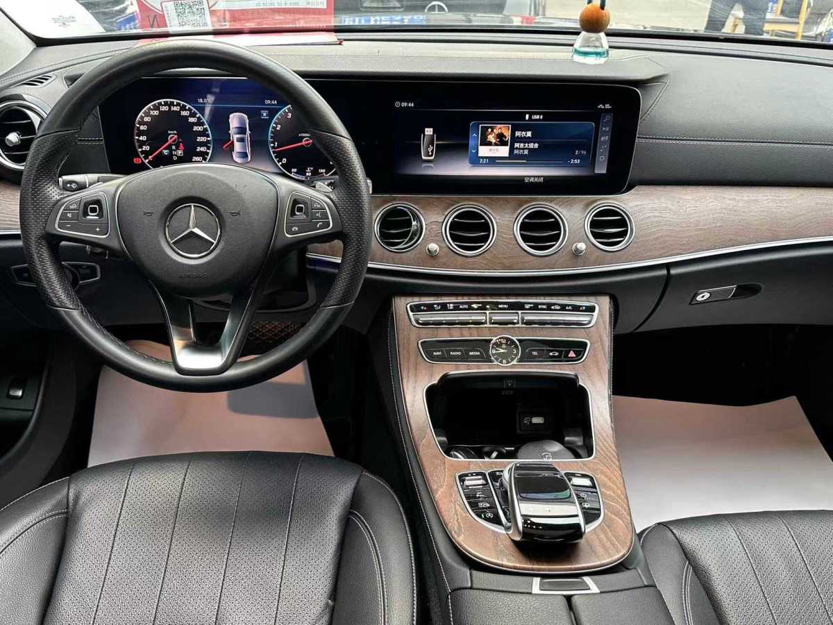 2018年2月奔驰 奔驰E级  2018款 改款 E 300 L 豪华型
