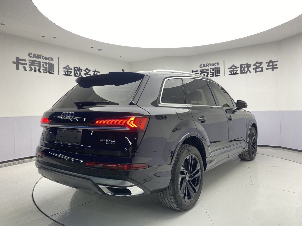 奧迪 奧迪Q7  2024款 45 TFSI quattro S line運(yùn)動(dòng)型圖片