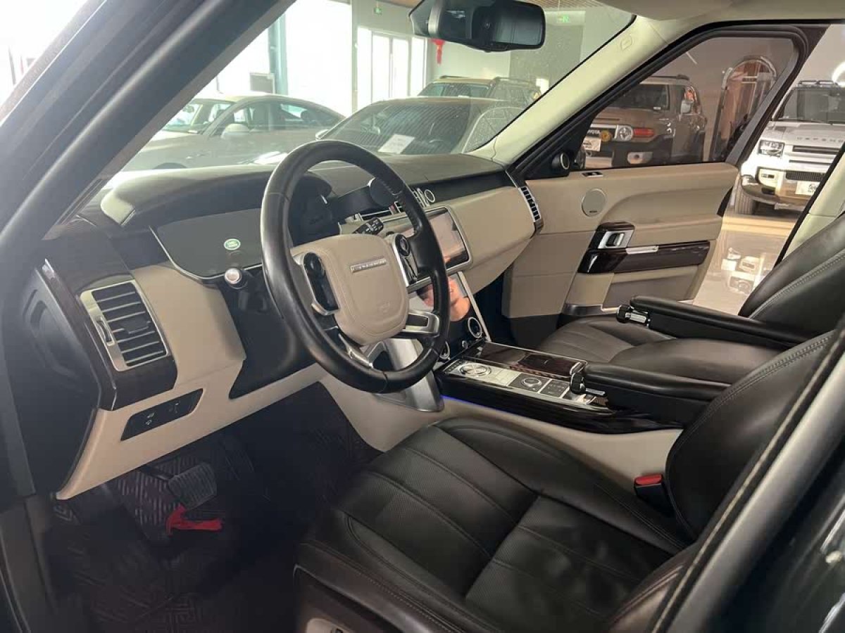 路虎 攬勝  2014款 3.0 V6 SC Vogue SE 創(chuàng)世加長(zhǎng)版圖片