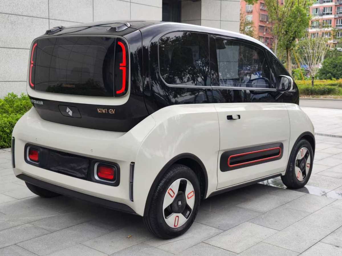 宝骏 宝骏KiWi EV  2022款 艺术家轻享版 三元锂图片