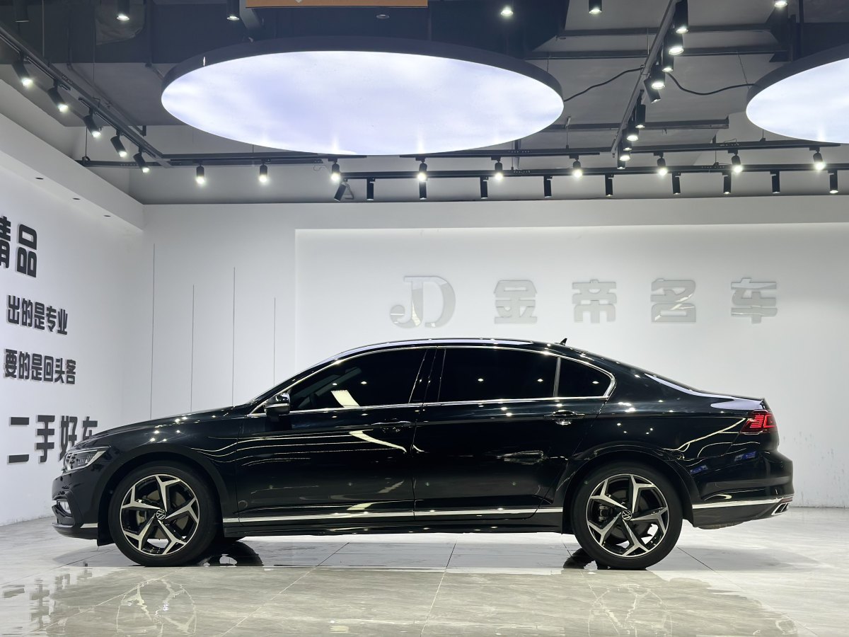 大眾 邁騰  2023款 200萬輛紀(jì)念版 330TSI DSG領(lǐng)先型圖片