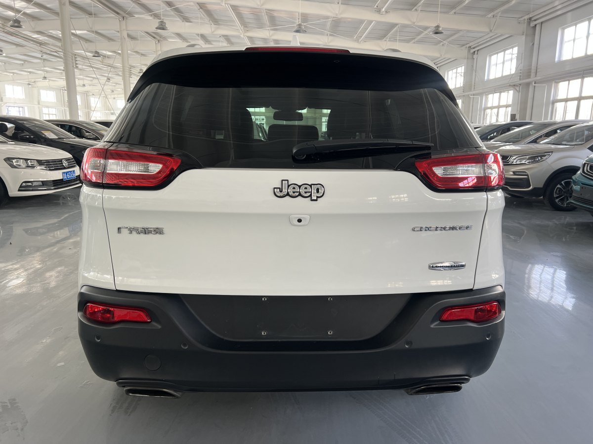 Jeep 自由光  2016款 2.4L 領(lǐng)先智能版圖片