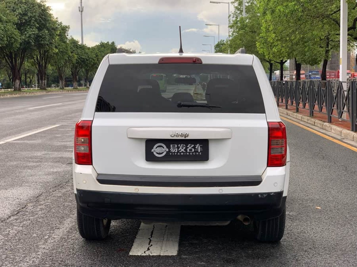 Jeep 自由客  2014款 2.0L 運動增強版圖片