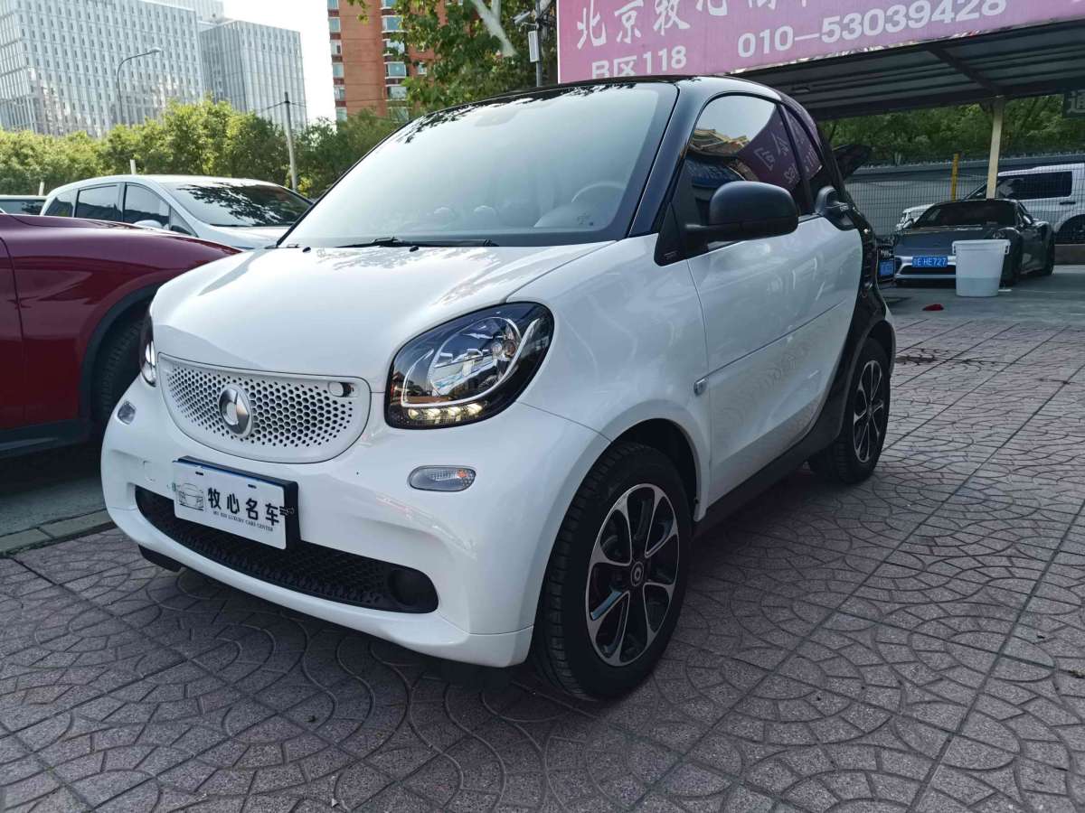 smart fortwo  2017款 1.0L 52千瓦硬頂摯愛特別版圖片