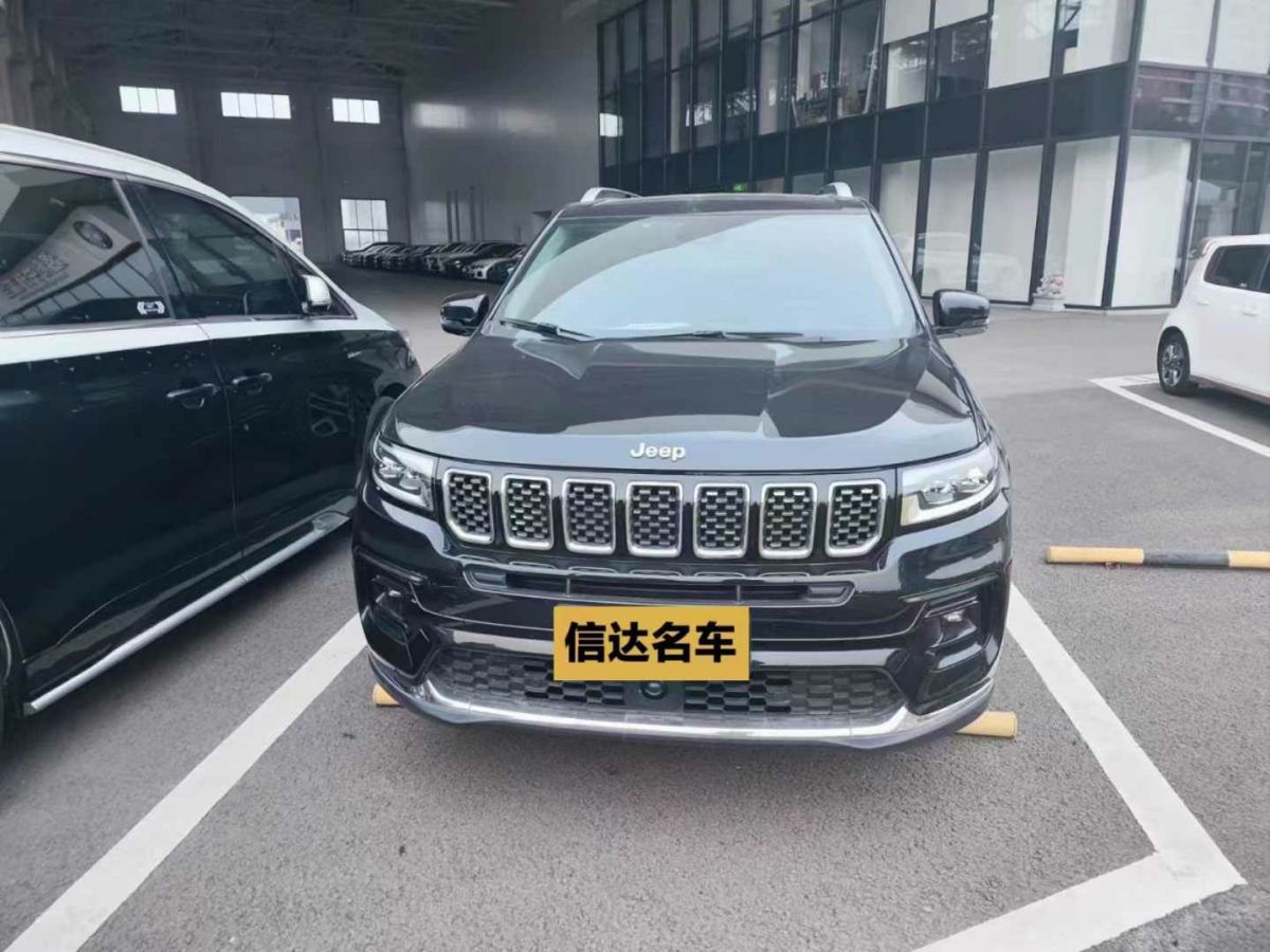 Jeep 大指揮官  2022款 2.0T 兩驅(qū)豪華版圖片