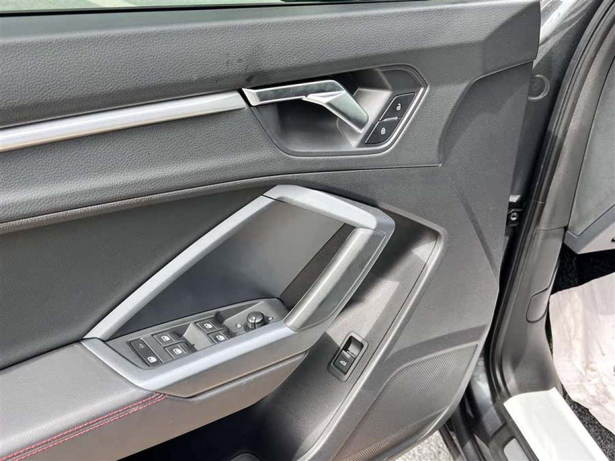 奧迪 奧迪Q3  2021款 40 TFSI 時(shí)尚動(dòng)感型圖片