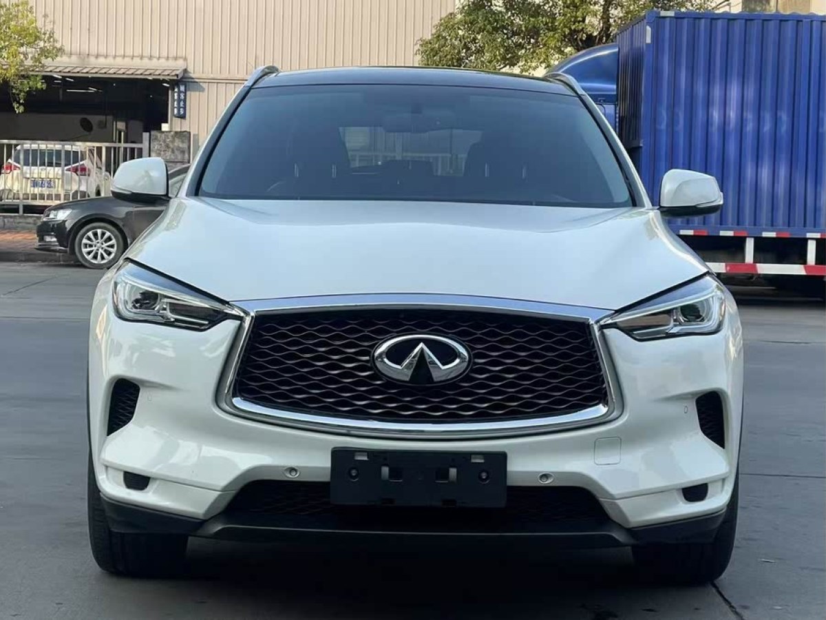 英菲尼迪 QX50  2020款 改款 2.0T 兩驅(qū)時尚版圖片