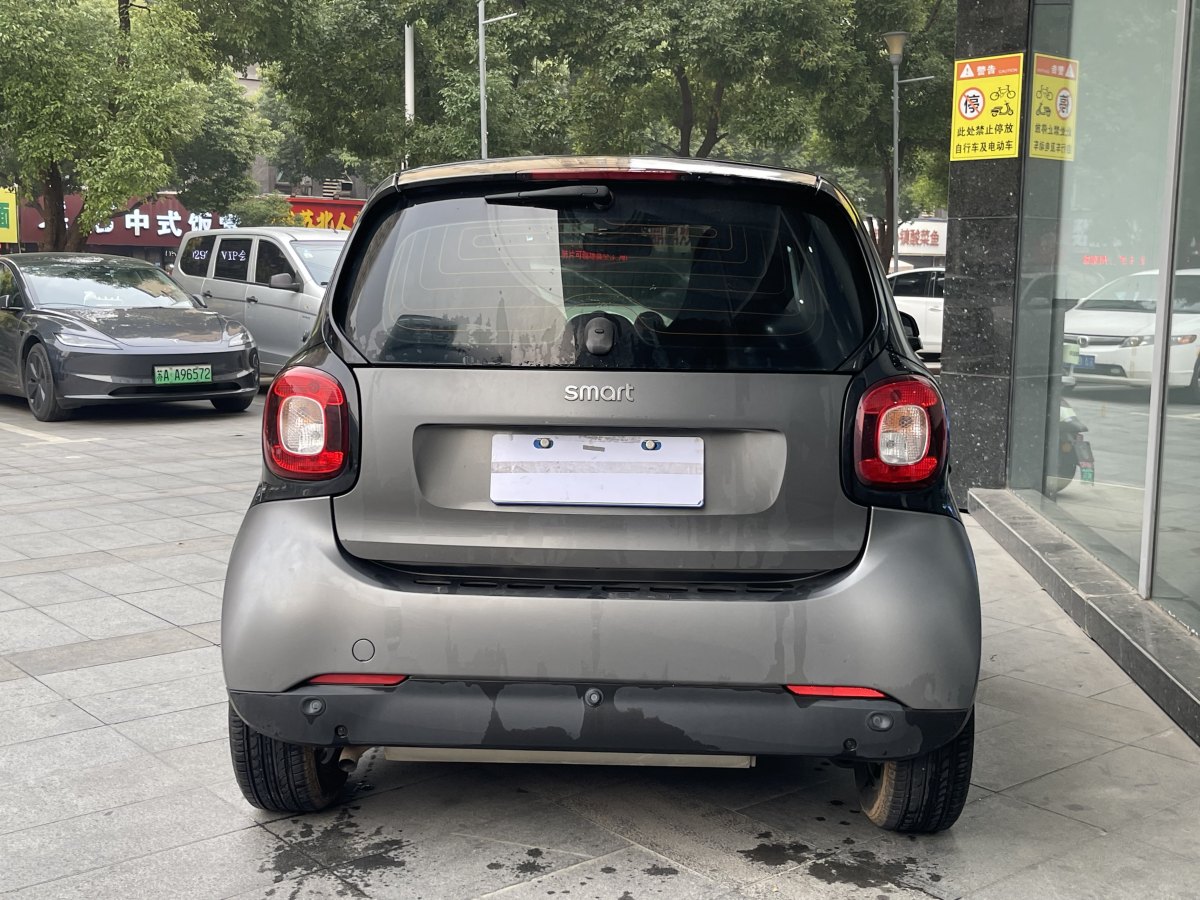 smart fortwo  2018款 0.9T 66千瓦硬頂先鋒版圖片