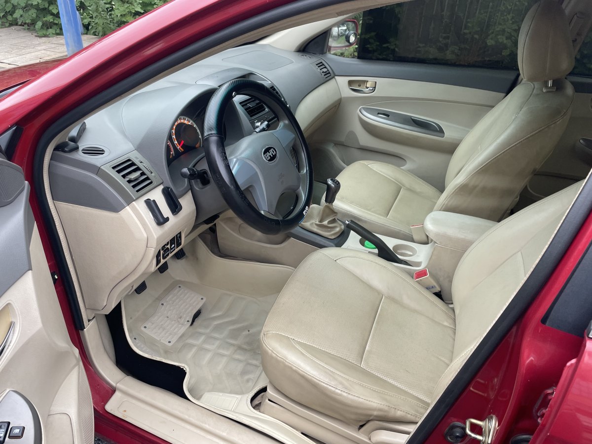 2013年9月比亞迪 L3  2012款 1.5L 手動舒適型