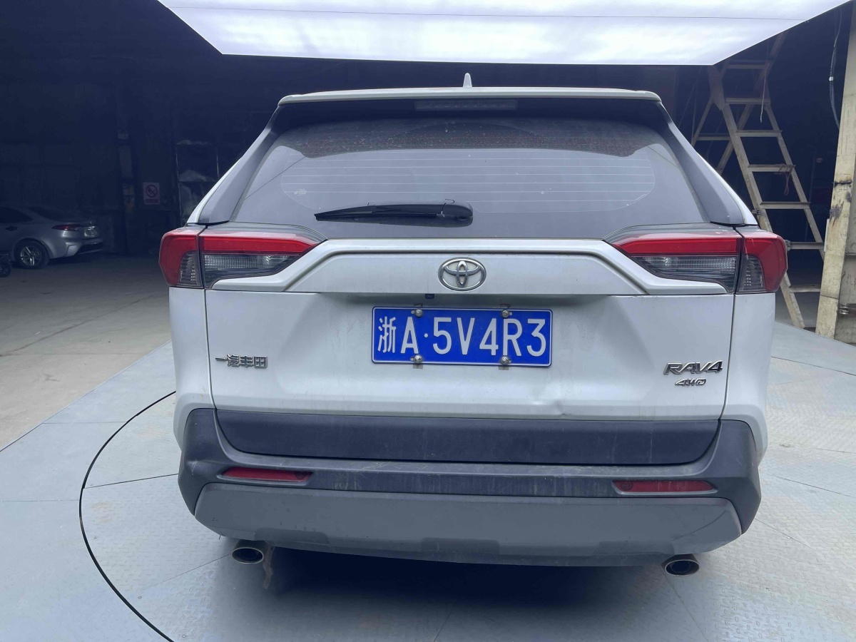 豐田 RAV4  2018款 榮放 2.0L CVT兩驅(qū)風尚版圖片