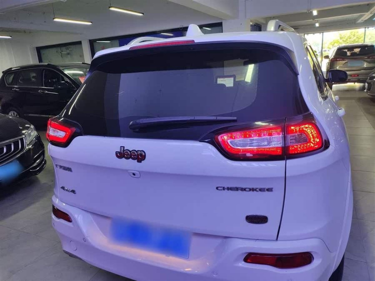 Jeep 自由光  2017款 2.4L 專業(yè)版圖片