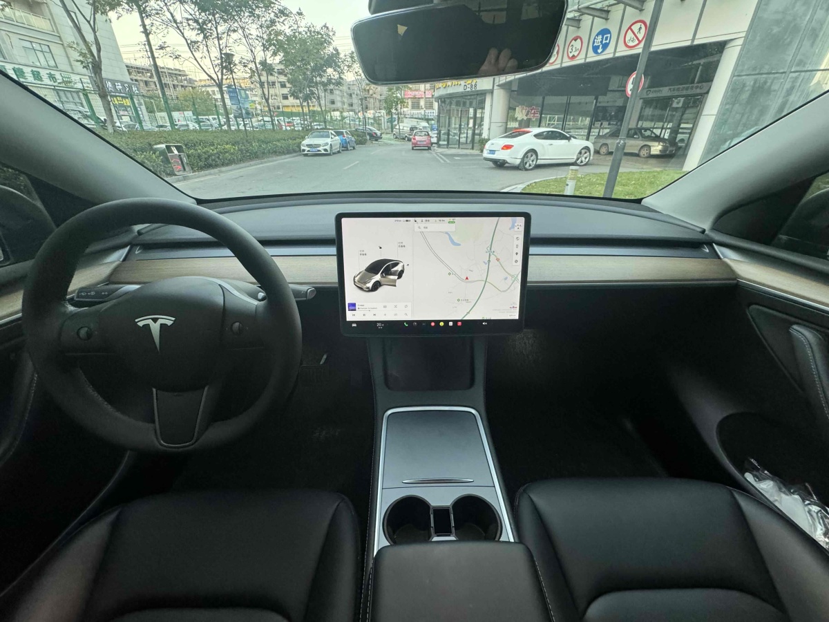 特斯拉 Model 3  2021款 改款 標(biāo)準(zhǔn)續(xù)航后驅(qū)升級版圖片