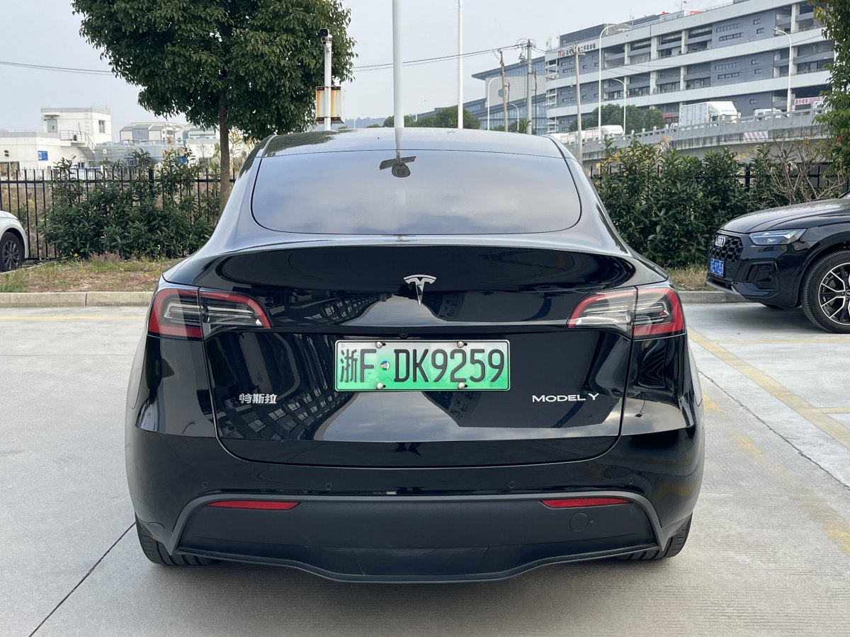 特斯拉 Model 3  2021款 改款 標(biāo)準(zhǔn)續(xù)航后驅(qū)升級(jí)版圖片