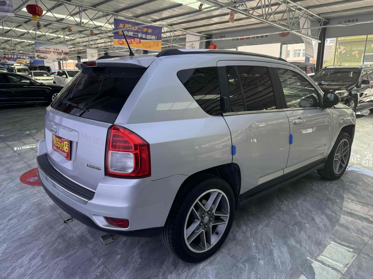 Jeep 指南者  2013款 2.4L 四驅(qū)豪華版圖片