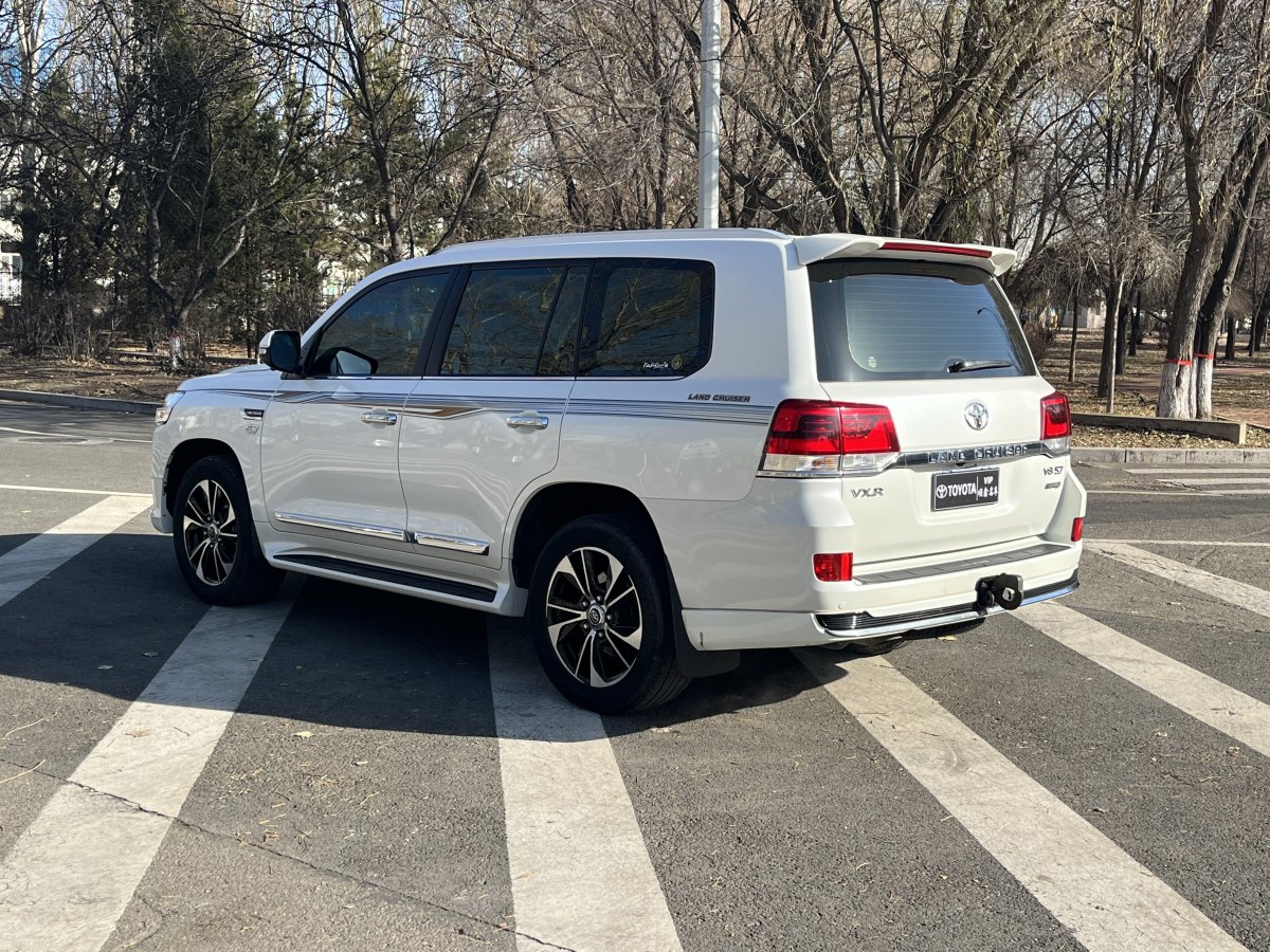 豐田 蘭德酷路澤  2018款 5.7L VX-R 12氣 底升(中東版)圖片