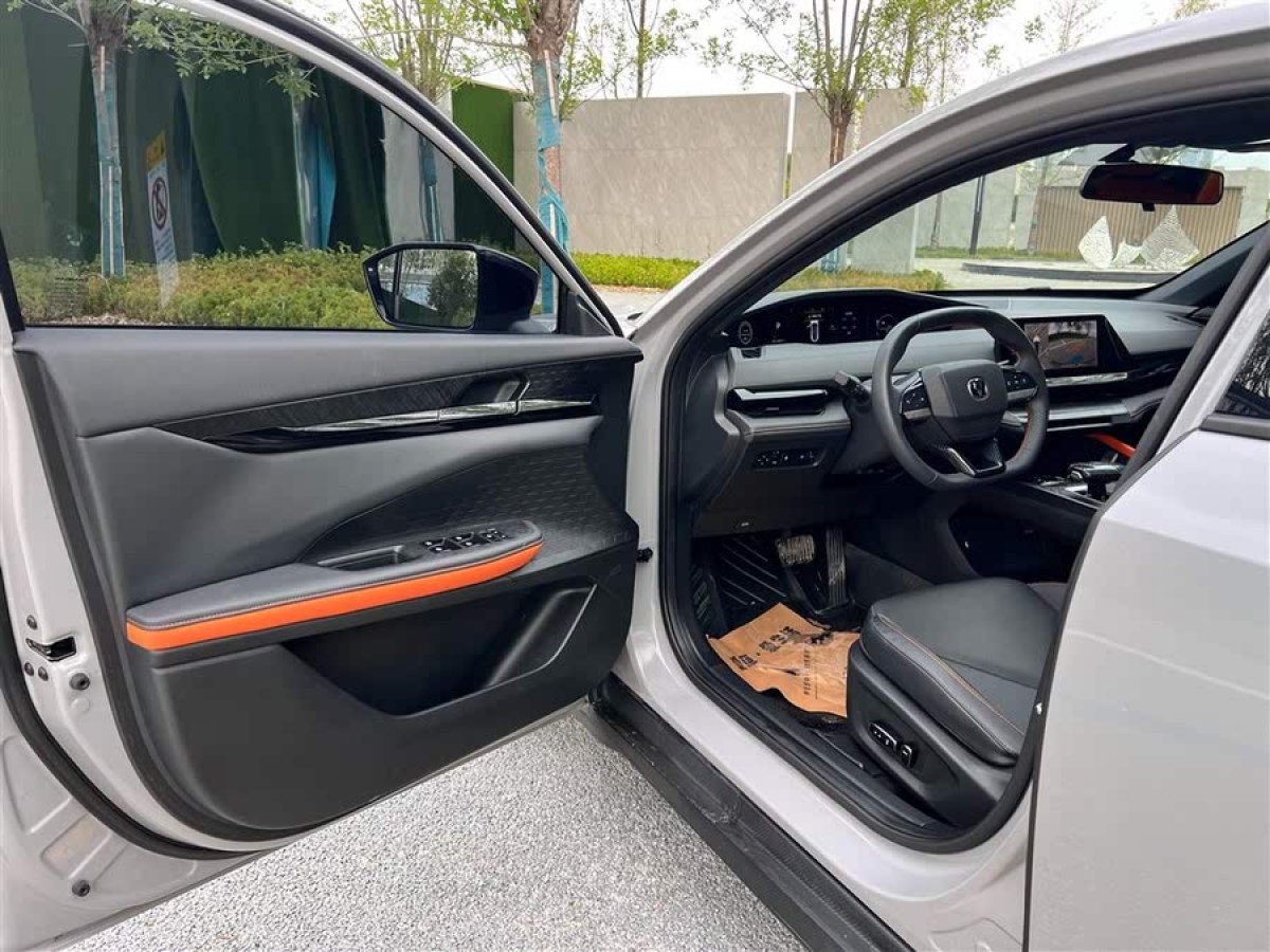 長(zhǎng)安 長(zhǎng)安UNI-V 智電iDD  2023款 智電iDD 1.5T 113km智趣型圖片