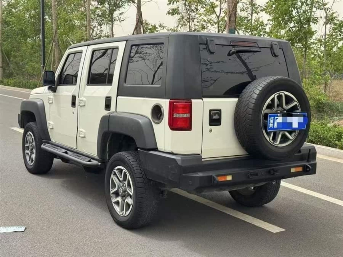 北京 BJ40  2019款 40L 2.3T 自動(dòng)四驅(qū)越野版圖片