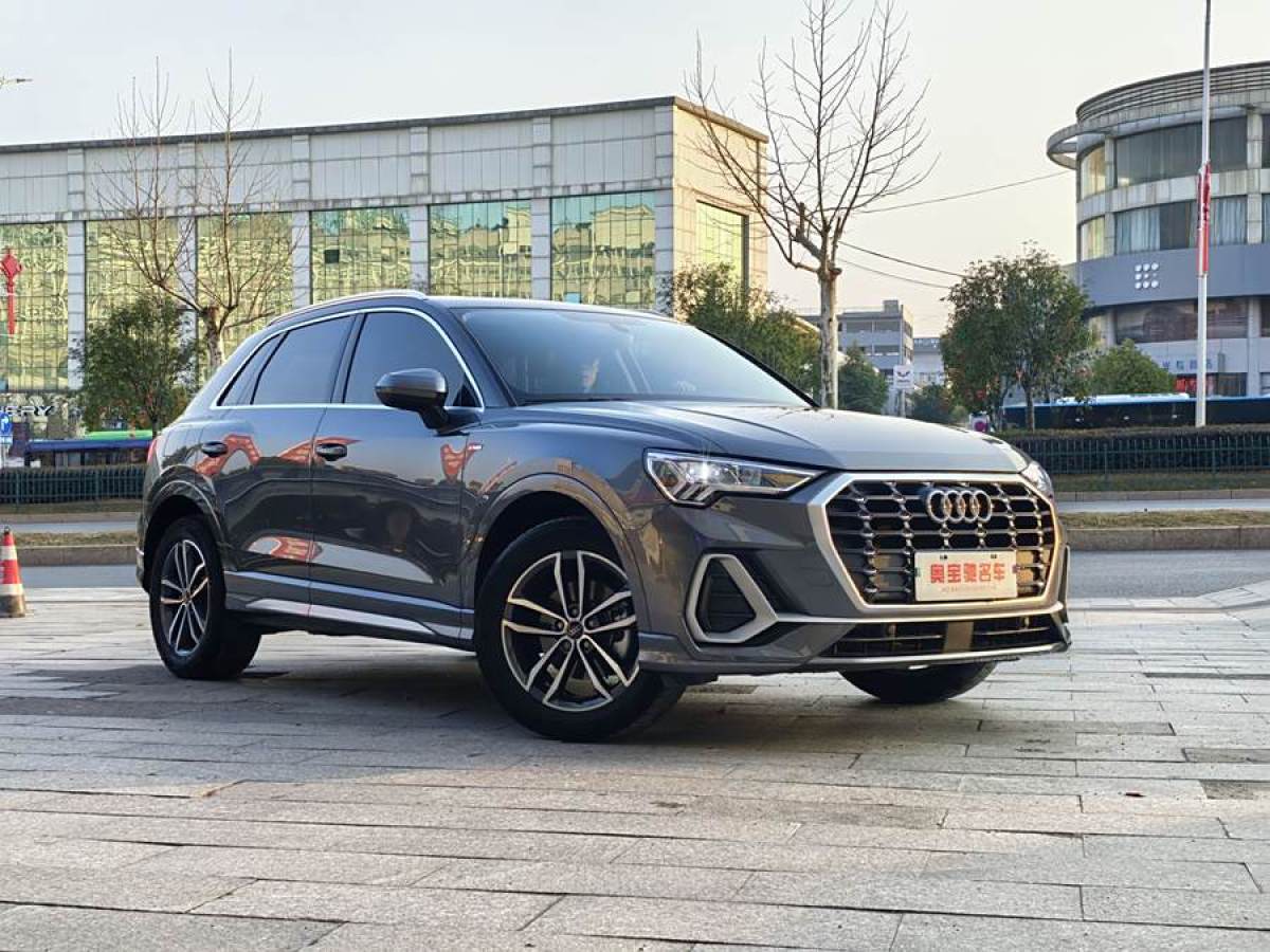 奧迪 奧迪Q3  2019款  35 TFSI 進(jìn)取動感型圖片