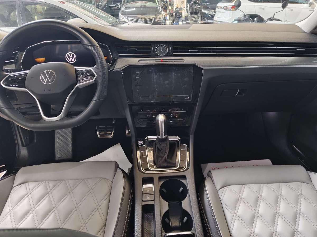 大眾 邁騰  2023款 200萬輛紀(jì)念版 330TSI DSG領(lǐng)先型圖片