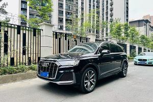 奥迪Q7 奥迪 55 TFSI quattro S line运动型