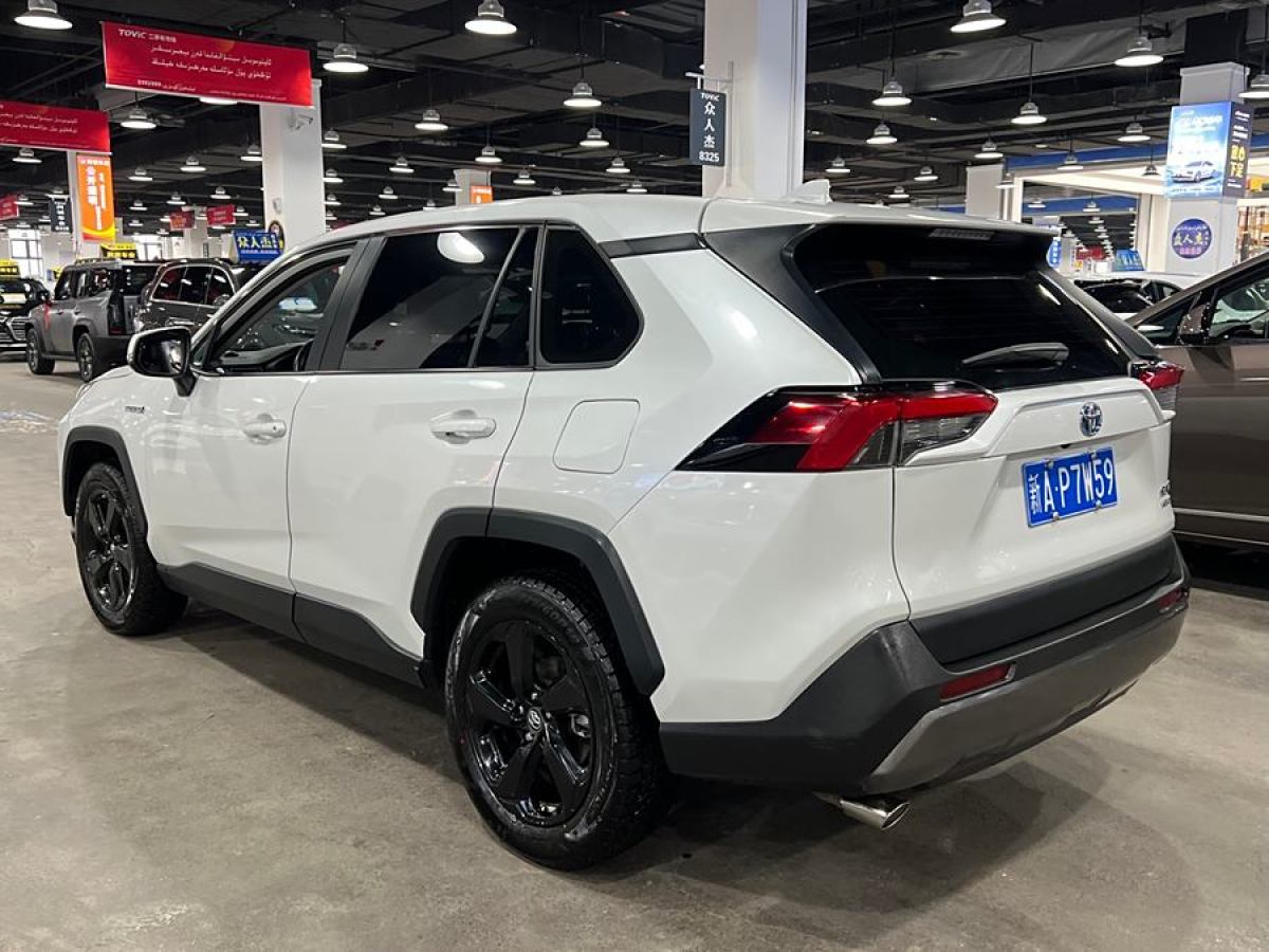 豐田 RAV4榮放  2023款 雙擎 2.5L E-CVT四驅(qū)精英Plus版圖片