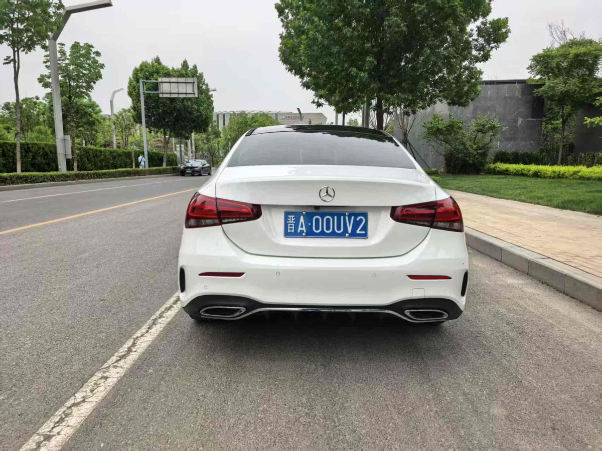 奔馳 奔馳A級  2019款  改款 A 180 L 運動轎車圖片