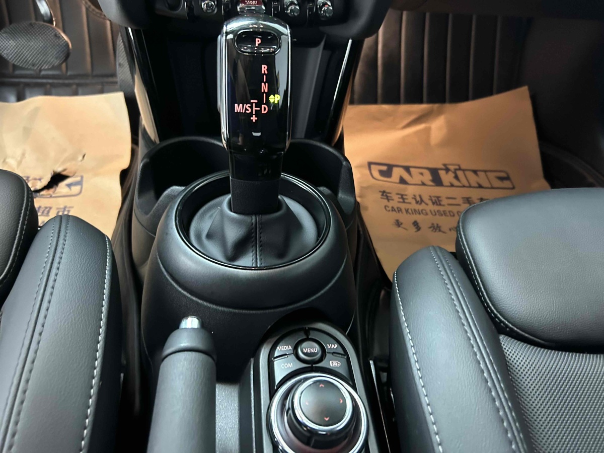 MINI MINI  2022款 改款 2.0T COOPER S 經(jīng)典派圖片