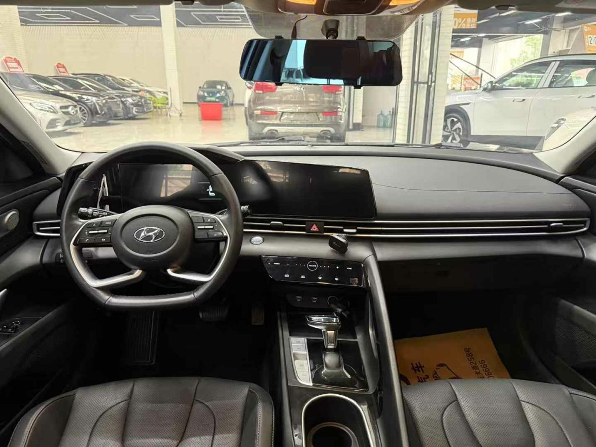 現(xiàn)代 伊蘭特  2022款 1.5L CVT 20周年紀(jì)念款圖片
