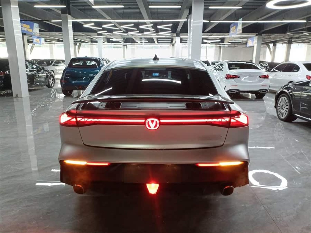 長安 長安UNI-V  2022款 1.5T 尊貴型圖片