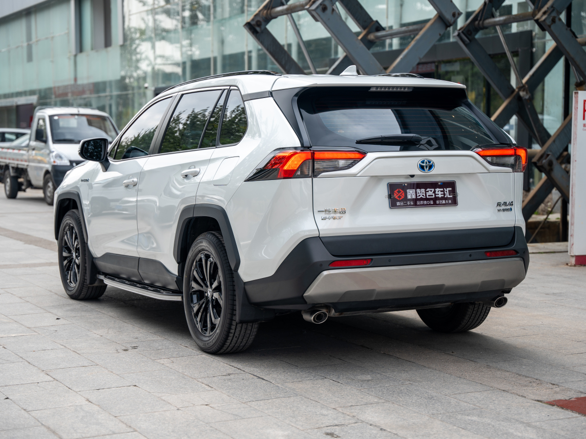 2024年6月豐田 RAV4榮放  2023款 雙擎 2.5L E-CVT四驅(qū)精英Plus版