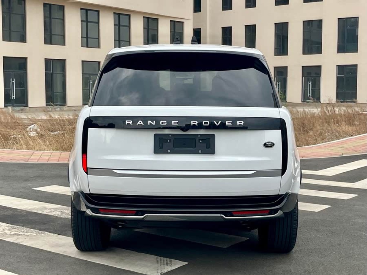 路虎 攬勝  2023款 3.0 L6 400PS 創(chuàng)世加長(zhǎng)版圖片