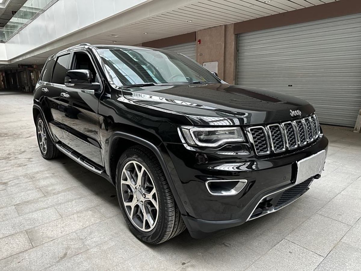 Jeep 大切諾基  2020款 3.0L 精英導(dǎo)航版圖片