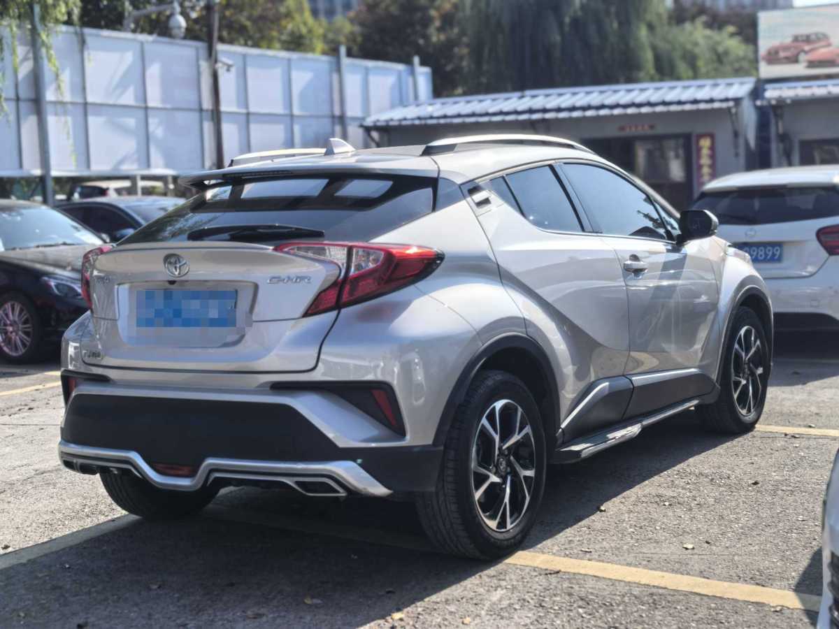 豐田 C-HR  2020款 2.0L 領(lǐng)先版圖片