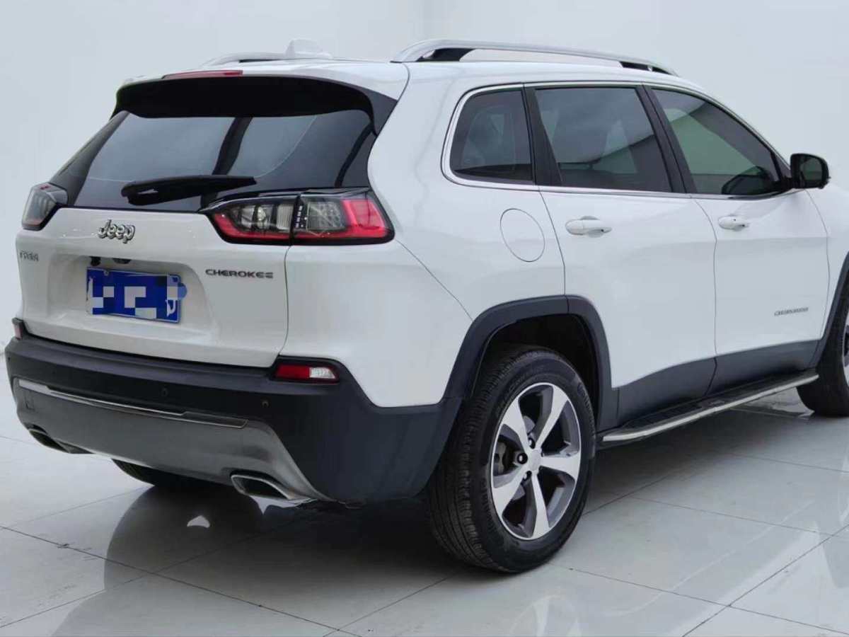 Jeep 自由光  2020款 2.0T 兩驅(qū)領(lǐng)先版圖片