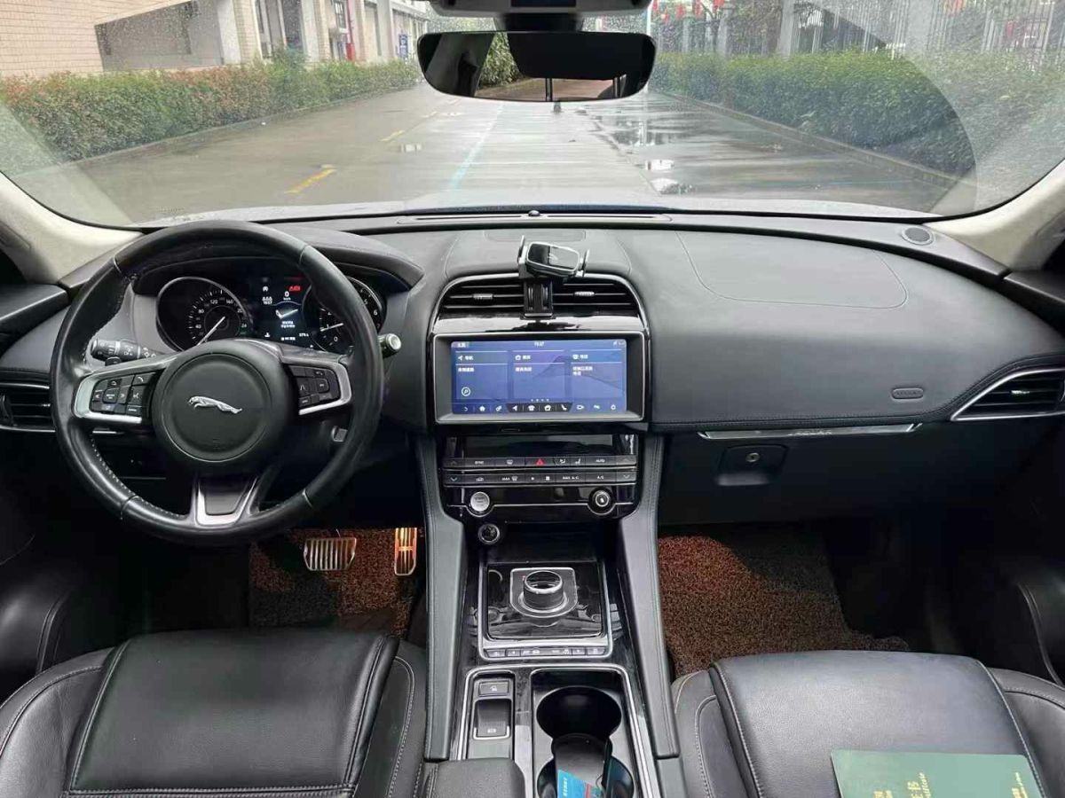 捷豹 XE  2019款 2.0T 300PS 四驅(qū)Landmark Edition圖片