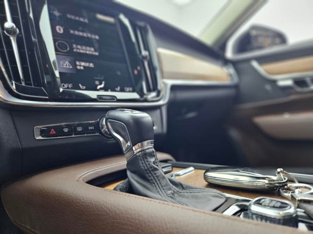 沃爾沃 S90  2020款 改款 T5 智逸豪華版圖片