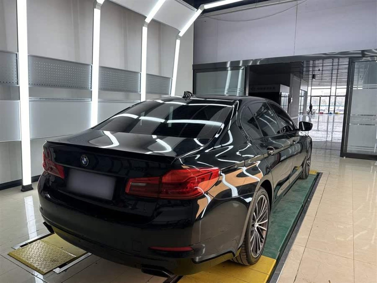 寶馬 寶馬5系  2019款  改款 530Li 領(lǐng)先型 豪華套裝圖片