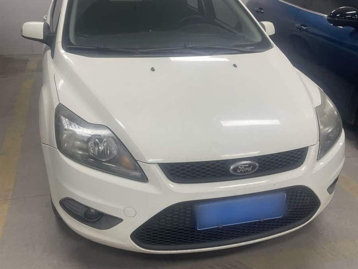 福特 福克斯  2013款 兩廂經(jīng)典 1.8L 手動基本型圖片