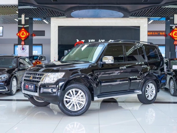 三菱 帕杰罗(进口) 2019款 帕杰罗V97 3.8L GLS 八气 双差 天窗(中东)