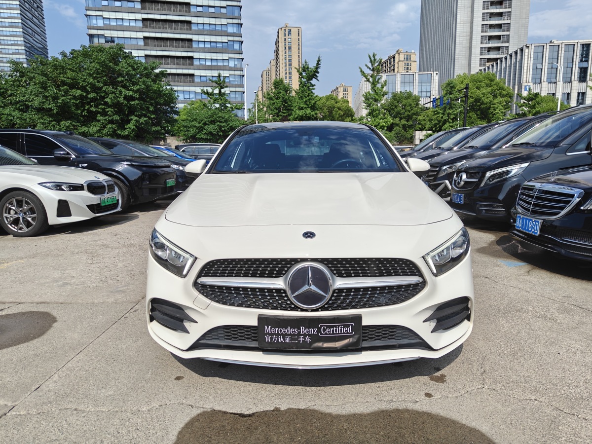 奔馳 奔馳A級(jí)  2021款 A 200 L 運(yùn)動(dòng)轎車(chē)時(shí)尚型圖片