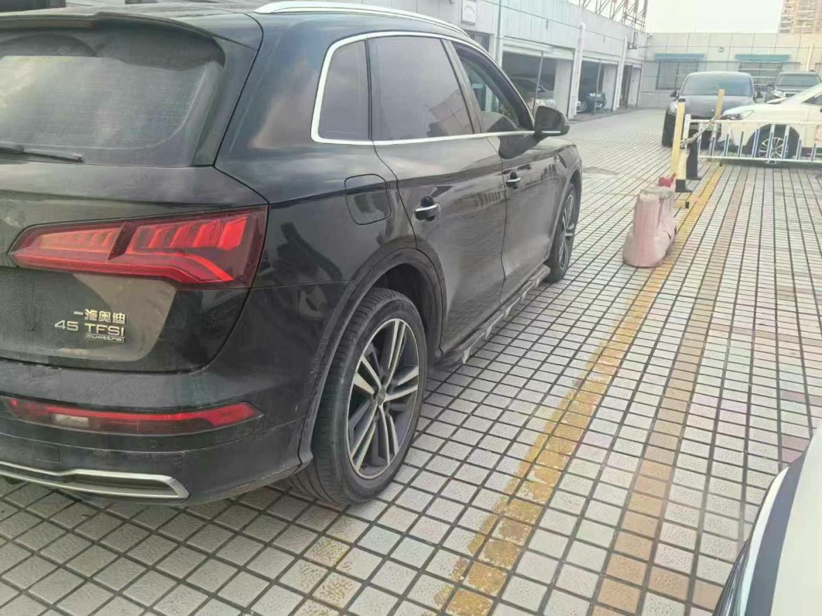 奧迪 奧迪Q3  2020款 35 TFSI 時(shí)尚動(dòng)感型圖片