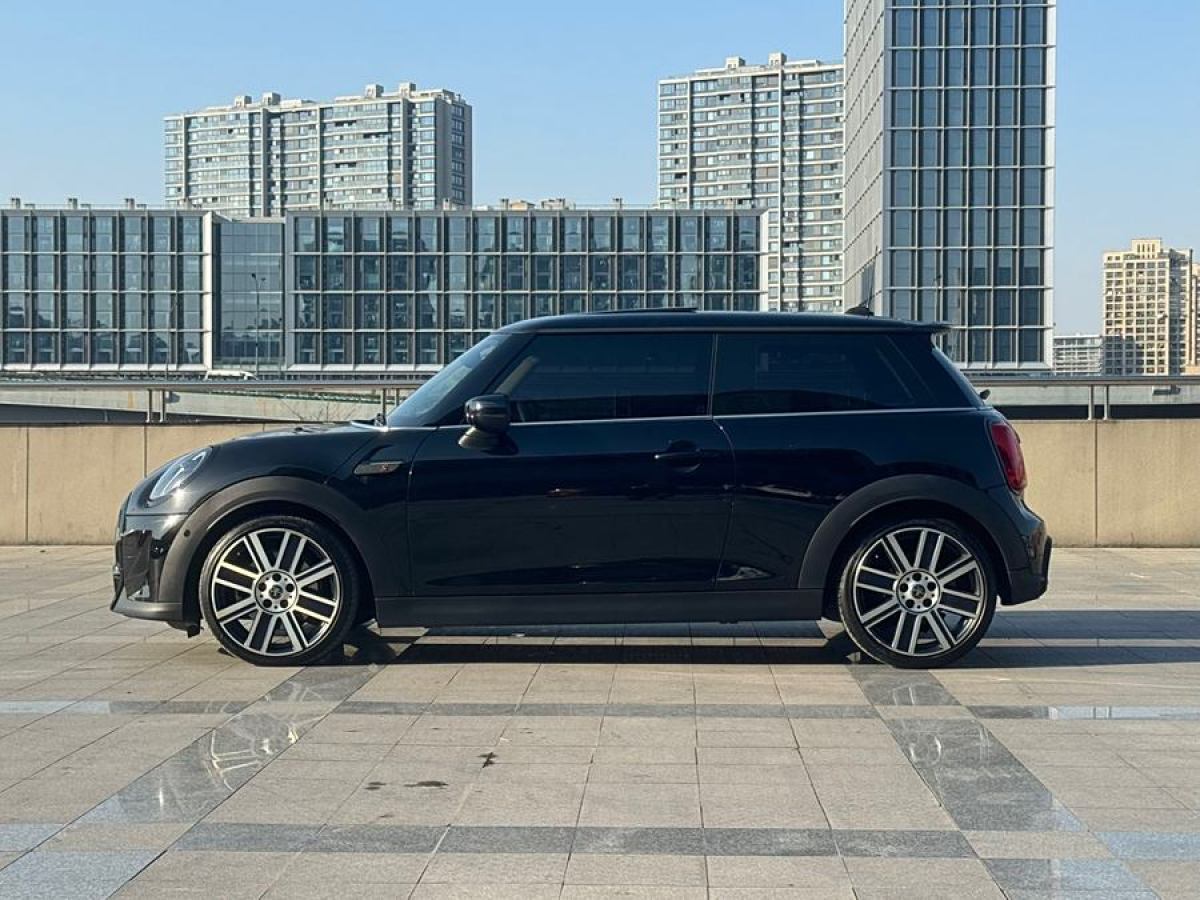 MINI MINI  2023款 改款 2.0T COOPER S 藝術(shù)家圖片