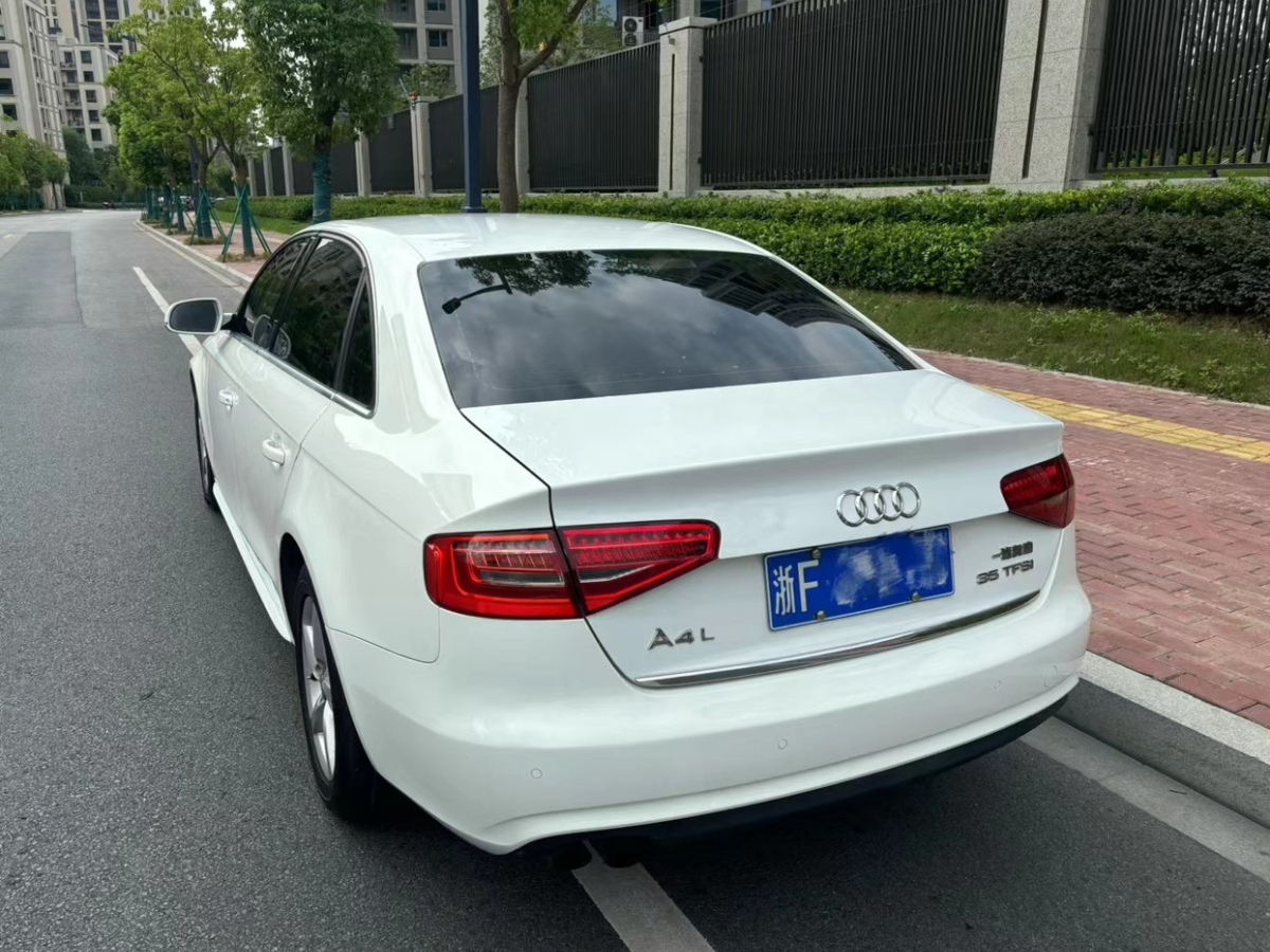 奧迪 奧迪A4L  2013款 35 TFSI 自動(dòng)標(biāo)準(zhǔn)型圖片