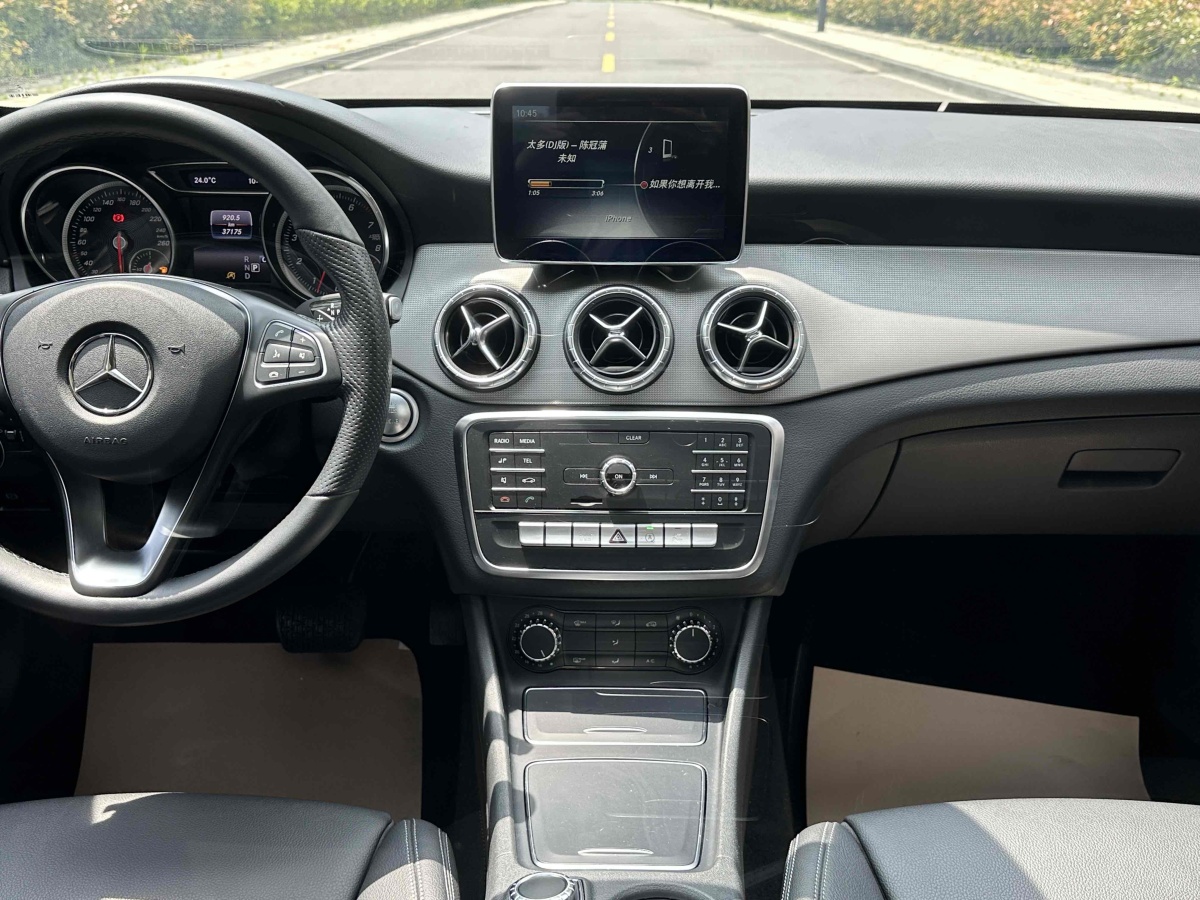 奔驰 奔驰CLA级  2018款 CLA 200 动感型图片