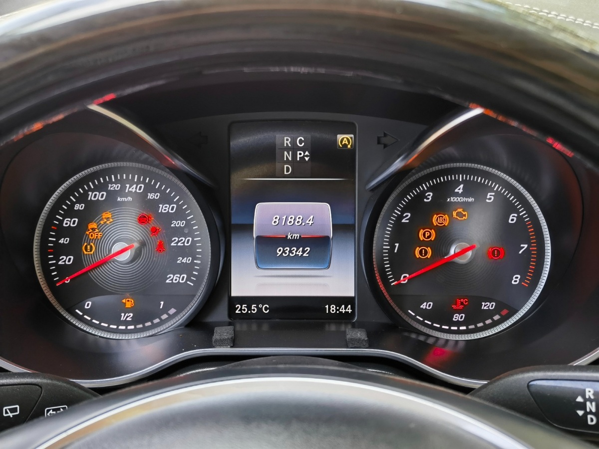 2019年5月奔驰 V级 (进口) 2018款 V250 2.0T 标准型 加长(中东版)