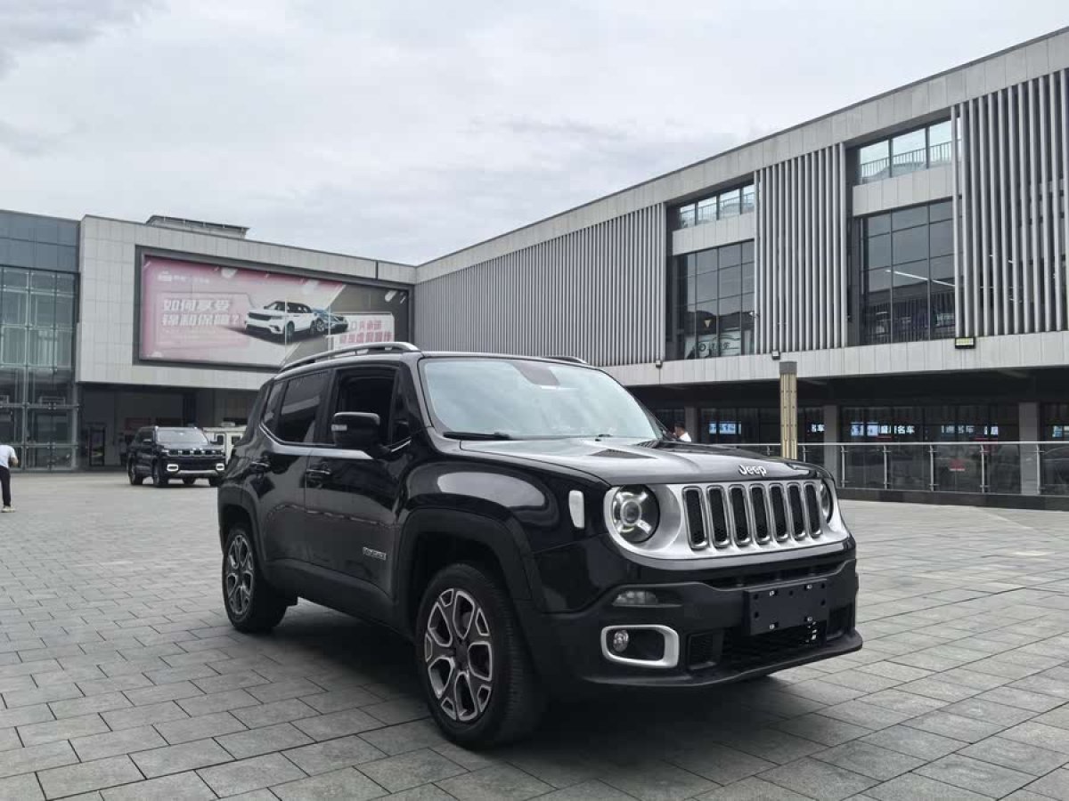 Jeep 自由俠  2018款 互聯(lián)大屏版 180TS 自動四驅(qū)全能版圖片