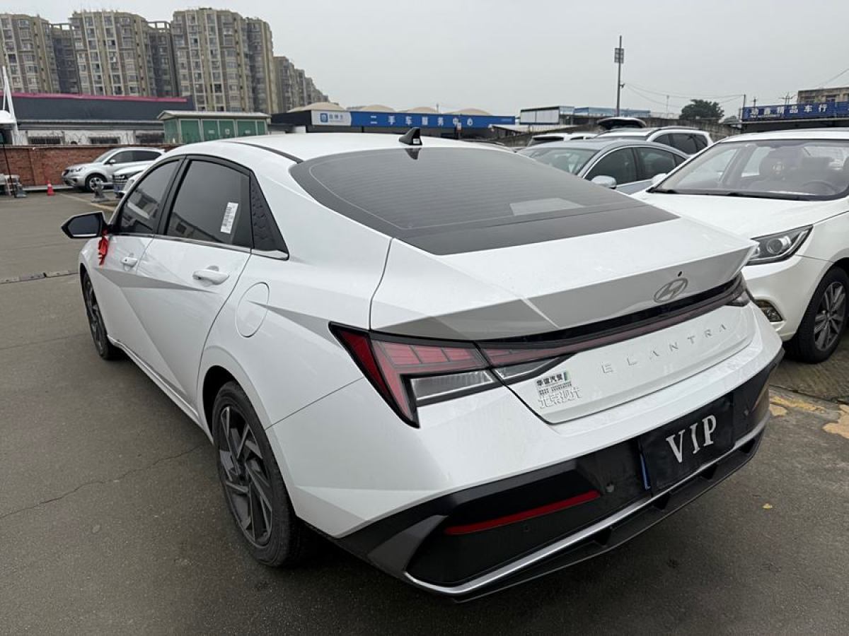 現(xiàn)代 伊蘭特  2023款 1.5L CVT LUX尊貴版圖片