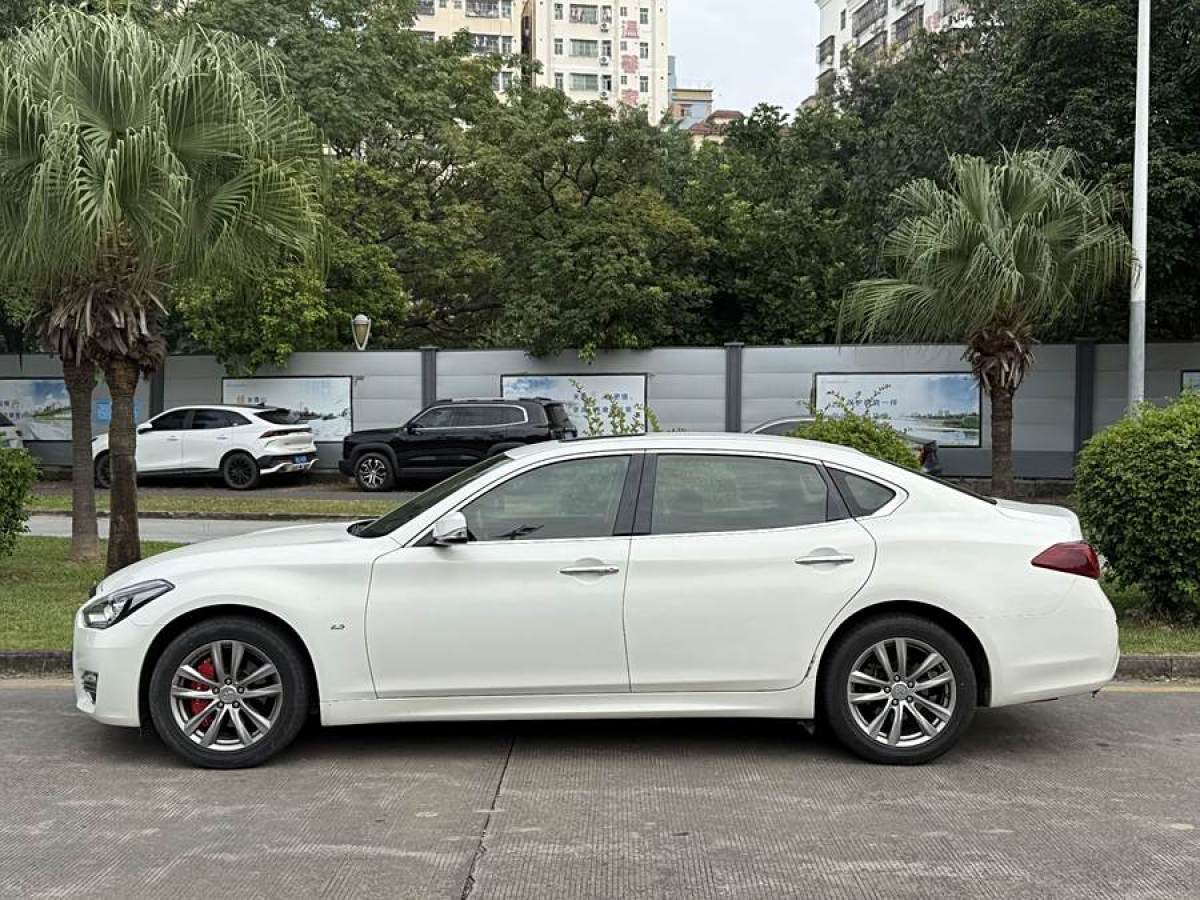 2016年9月英菲尼迪 Q70  2015款 Q70L 2.5L 精英版