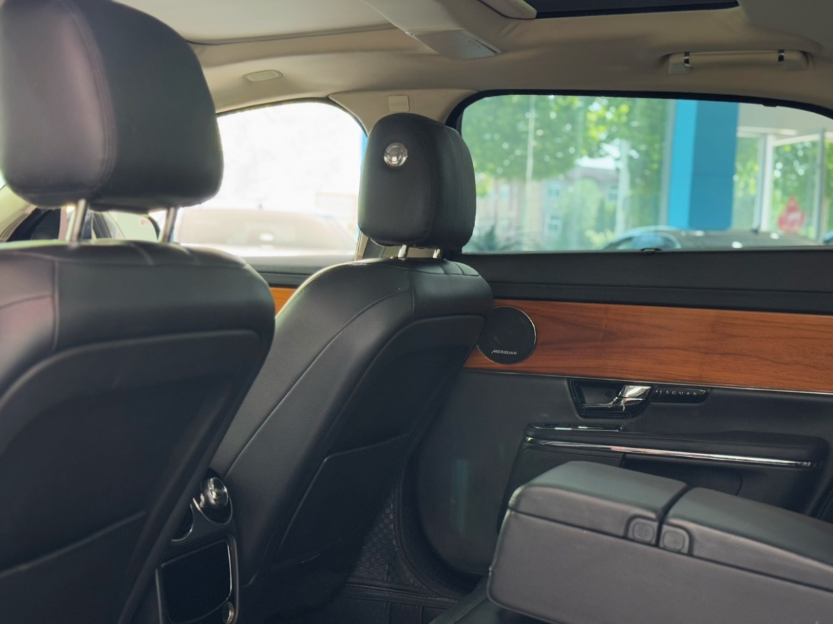 捷豹 XJ  2013款 XJL 2.0T 全景商務(wù)版圖片